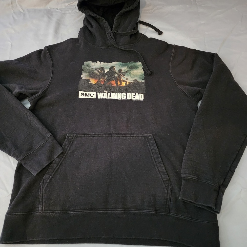 Walking Dead Season 8 Hoodie Size Medium Black Pullover ALL‎ OUT WAR Unisex